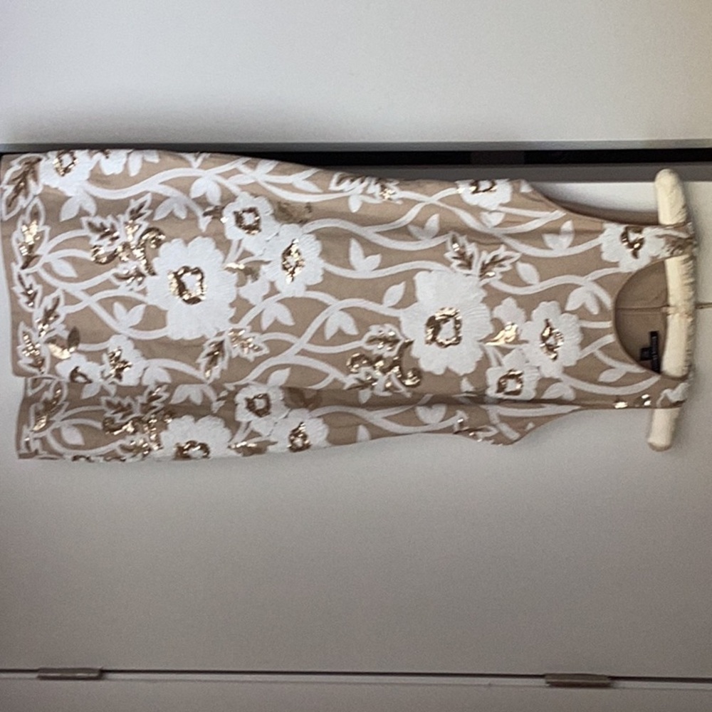 Floral Sleeveless Dress in White and Tan